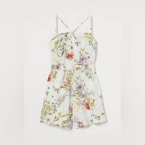 Linen blend floral romper WITH POCKETS! - size small